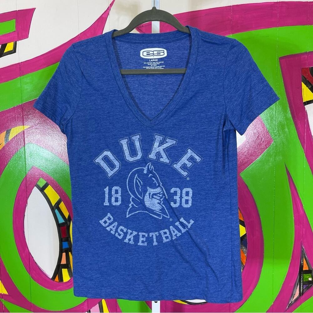e5, Duke Basketball V-Neck T-Shirt. Size Large. In excellent condition!